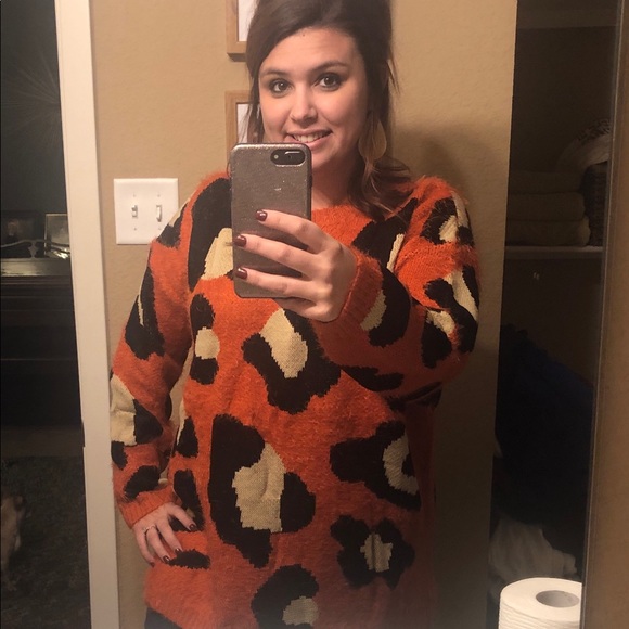 Large Leopard Print Sweater - Picture 2 of 3